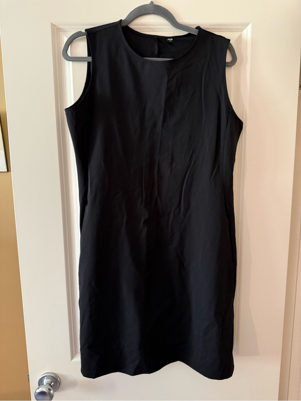 Uniqlo Classic Sleeveless Black Stretch Shift Dress